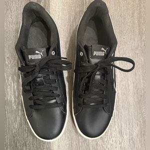 Women’s Puma Vikky V2 Size 10. Gently worn and in Very Good Condition.